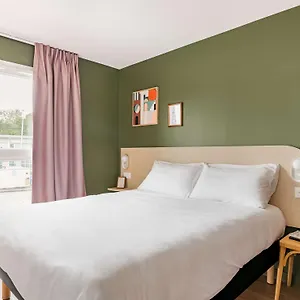 Hotel Greet Geneve Aeroport, Prévessin