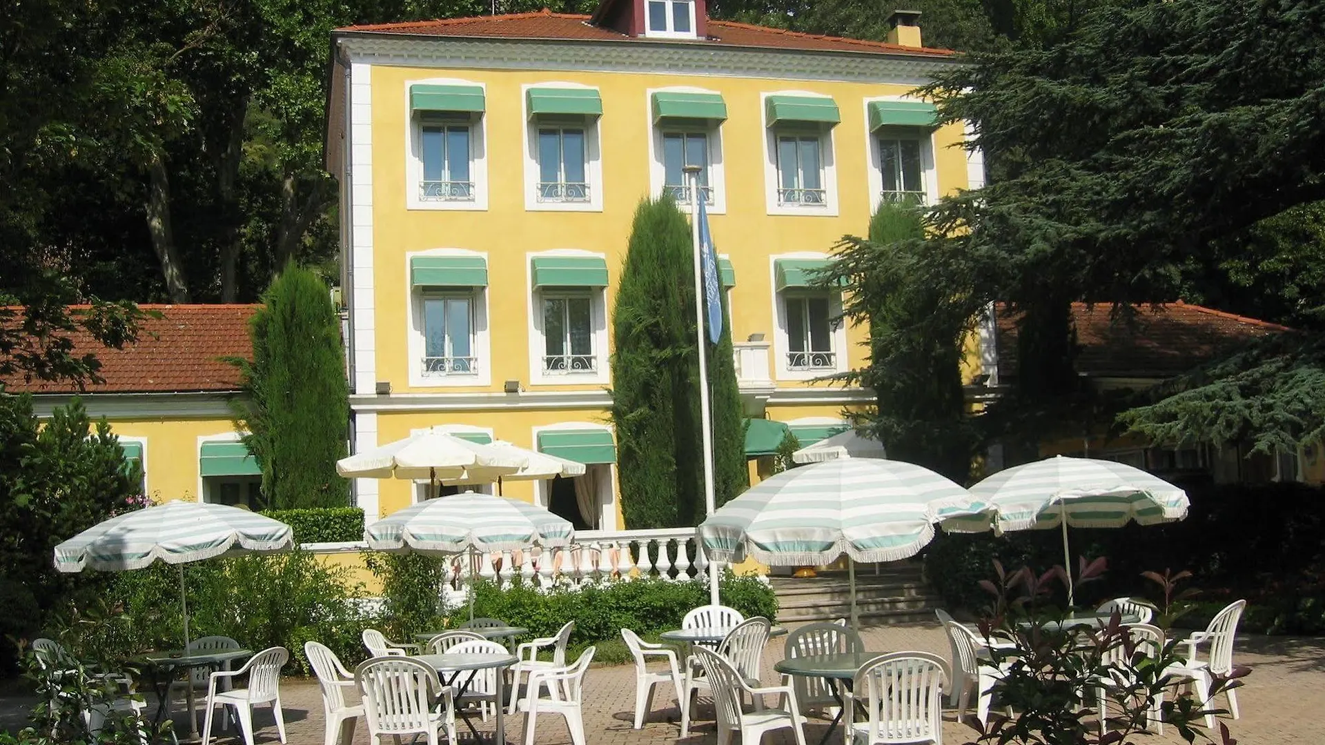 Hotel Le Cedre De Soyons